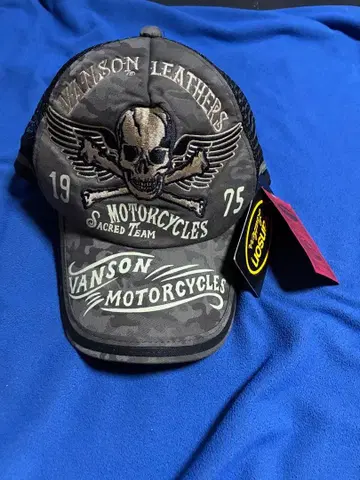 VANSON 반손 플라잉 스컬 자수 메쉬 캡