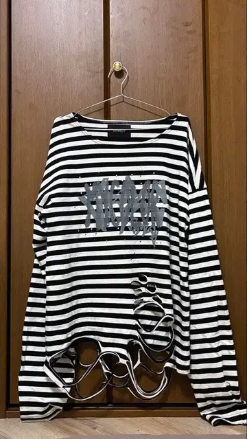 grancy 올 패턴 큐빅 그래픽 롱 T