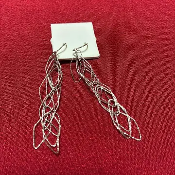 실버 롱 귀걸이 트위스트 디자인 K14WG 1.49g 고져스