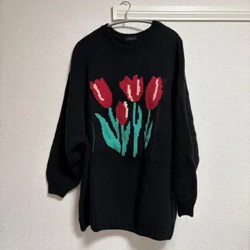 캔디스트리퍼 튤립 니트 블랙