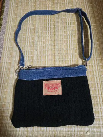 로데오 크라운 니트와 데님 숄더백