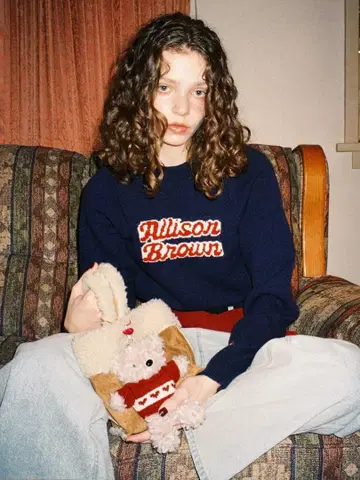 앨리슨 브라운 MY DAILY LOGO PULLOVER