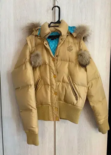 Rocawear 퍼 달린 베이지 계열 자켓 베스트