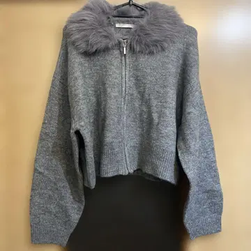 Chico 퍼 달린 그레이 니트 스웨터