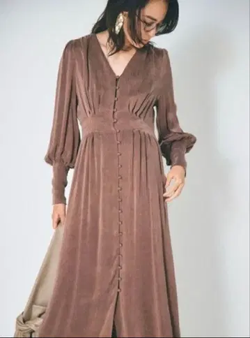 [ 새상품급 ] FRAY I.D 새틴 턱 롱 원피스