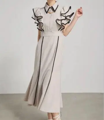 리엔다 rienda 프릴 슬리브 바이컬러 원피스 베이지