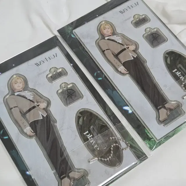 플레이브 더현대 팝업 W4L 노아 아크릴 스탠드