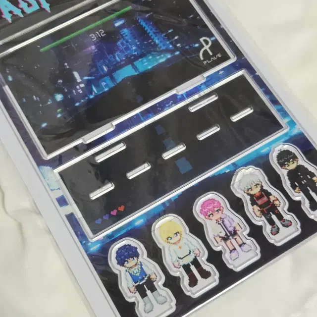 플레이브 더현대 팝업 노아 픽셀 월드 아크릴 스탠드