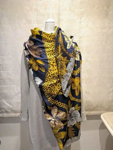 INOUITOOSH(이누이트슈) 대형 스톨 실크 50%