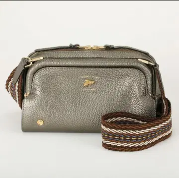 ADMJ THE BEE 소가죽 슈링크 엠보 금속장식 크로스바디 백