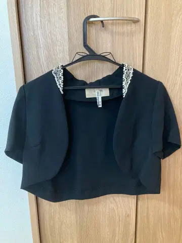 비쥬 장식 블랙 반팔 가디건