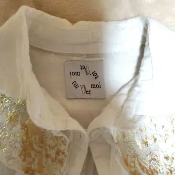 toi et moi 자수 포함 화이트 긴팔 셔츠