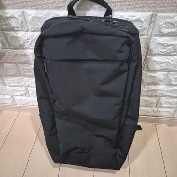 UNIQLO 블랙 백팩 36L