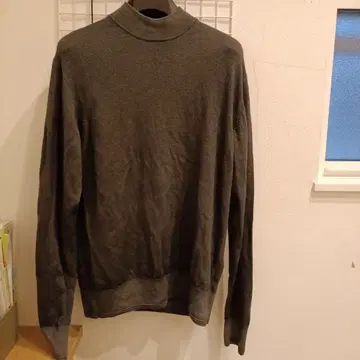 울 NEVE 모크넥 긴팔 니트 L 사이즈