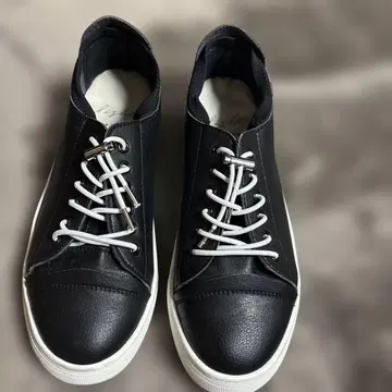 블랙 합성 피혁 스니커즈