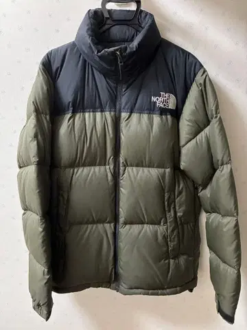THE NORTH FACE 눕시 다운 카키/블랙입니다