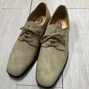 최종 가격! 미사용 허시파피 25.5EEE 스웨이드 베이지