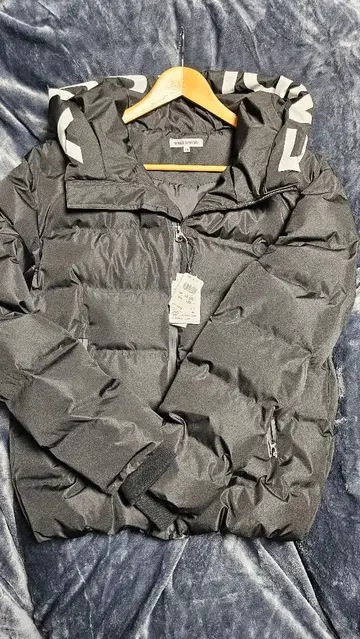 블랙 다운 자켓 후드 부착 새상품 M 사이즈