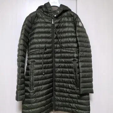 MONCLER 올리브 그린 다운 자켓 사이즈 2