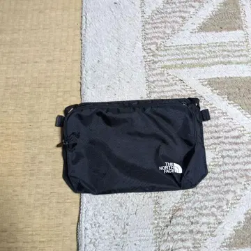 THE NORTH FACE 블랙 파우치