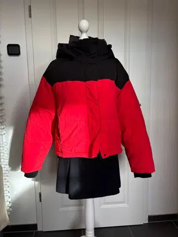 ZARA 오버 사이즈 다운 자켓 빨간색 x 블랙 S