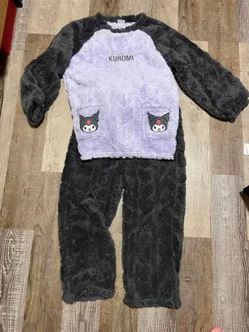 산리오 복슬복슬 하트 무늬 쿠로미 룸웨어 상하의 & 트레이닝복