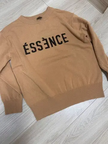 스픽 앤 스팬 로고 니트 카멜