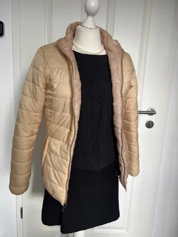 새상품급 리버서블 다운 자켓 36 베이지 페이즐리 무늬 경량