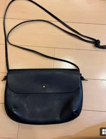 블랙 가죽 숄더백 사코슈