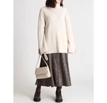 미라 오웬 아이보리 터틀넥 니트 스웨터