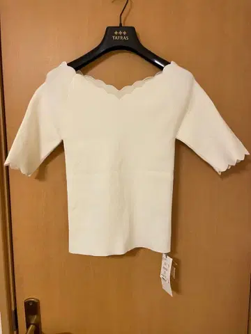 새상품 SNIDEL 스캘럽 넥 반팔 니트 S 사이즈 화이트