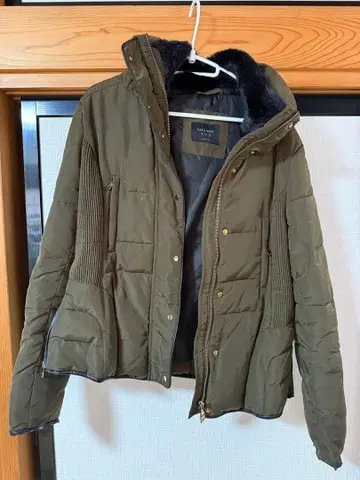 ZARA 후드 부착 올리브 다운 자켓