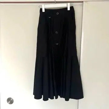 포토코피유 2024 블랙 플레어 롱 스커트 앞 버튼 포함