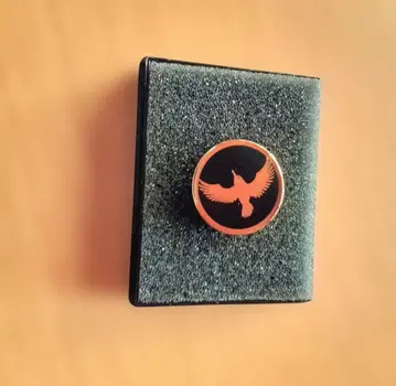 토리하타 미노루 핀 배지