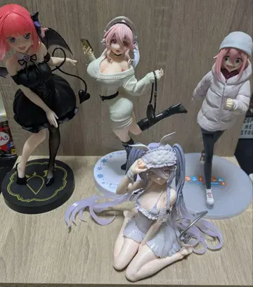 [개봉 완료 피규어 4점] 니노, 나데시코, 소니코, 슈가