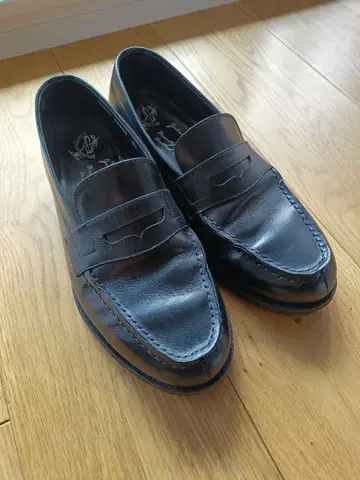 잘란 스리와야 블랙 가죽 로퍼