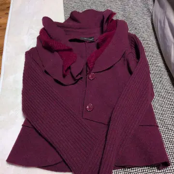 RES RALIQUE 와인 레드 가디건