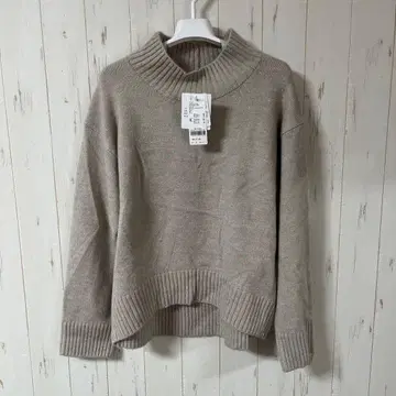 아이보리에 가까운 베이지색 긴팔 니트 스웨터 L 사이즈