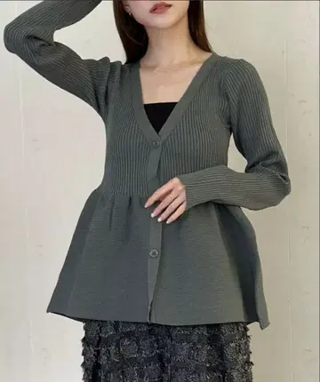 Per sist ence 페플럼 니트 가디건 차콜 그레이