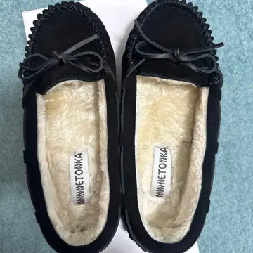 미네통카 블랙 모카신