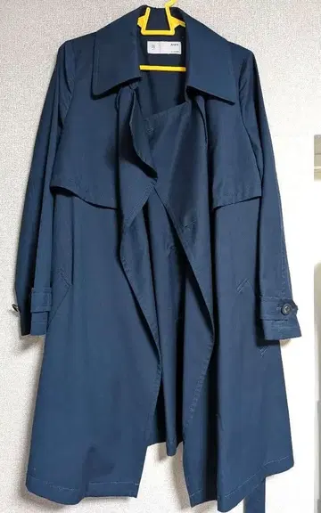 새상품 And A 네이비 트렌치코트