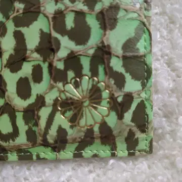 황거 장지갑 그린 레오파드 엠보 중고품