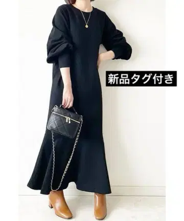 &. NOSTALGIA 머메이드 맨투맨 원피스