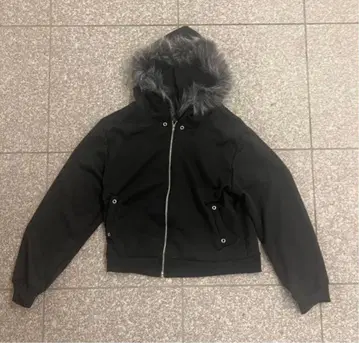 퍼가 달린 크롭 후드티