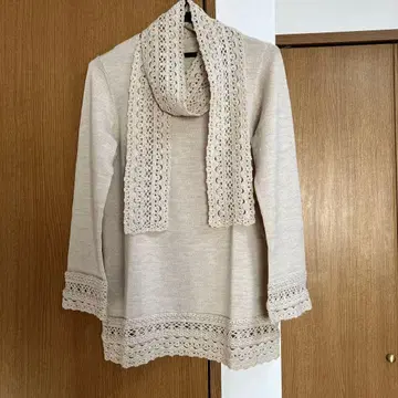 레리안 베이지 레이스 긴팔 니트와 머플러 세트