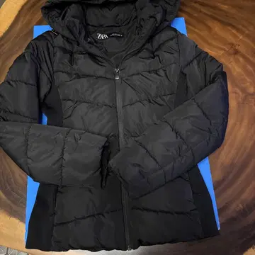 ZARA 블랙 후드 부착 다운 자켓 USA S 사이즈! 4500엔