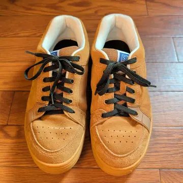 ETNIES 스웨이드 브라운 스니커즈