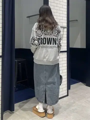 새상품 T 그레이 애니멀 인조 모피 아플리케 맨투맨 상의 일괄 할인 가능