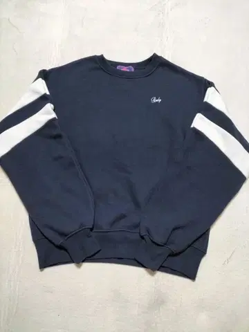 [새상품급] 레이디 백 모티브 맨투맨 겉옷 다크 네이비