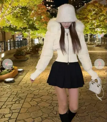 Rady 허리라인 숏 다운 코트